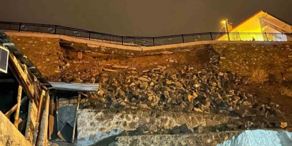 İspir’de Heyelan Nedeniyle 2 Konut Tahliye Edildi
