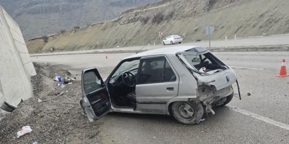 İstinat Duvarına Çarpan Kontrolden Çıkan Otomobil: 1 Yaralı