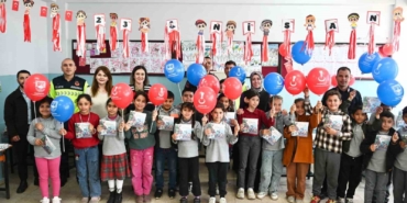 jandarmadan-cocuklara-ozel-23-nisan-surprizi-7gYSskOh.jpg