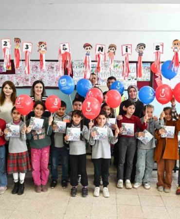 jandarmadan-cocuklara-ozel-23-nisan-surprizi-7gYSskOh.jpg