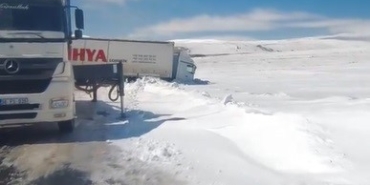 karsta-kayan-tir-yolcu-seferlerini-durdurdu-3bDdClZg.jpg