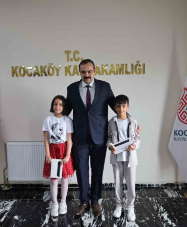 kocakoyde-cocuklara-temsili-kaymakamlik-sertifikasi-toreni-duzenlendi-uiluxQN5.jpg
