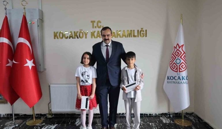 kocakoyde-cocuklara-temsili-kaymakamlik-sertifikasi-toreni-duzenlendi-uiluxQN5.jpg