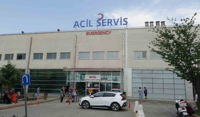 malatyada-iki-otomobilin-carpismasi-sonucu-3-kisi-yaralandi-mlAu8feQ.jpg