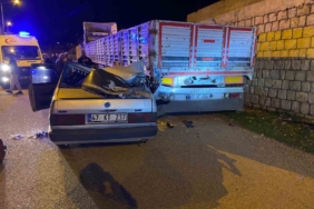 mardinde-park-halindeki-tira-carpan-otomobilde-5-yarali-GRxS74mS.jpg