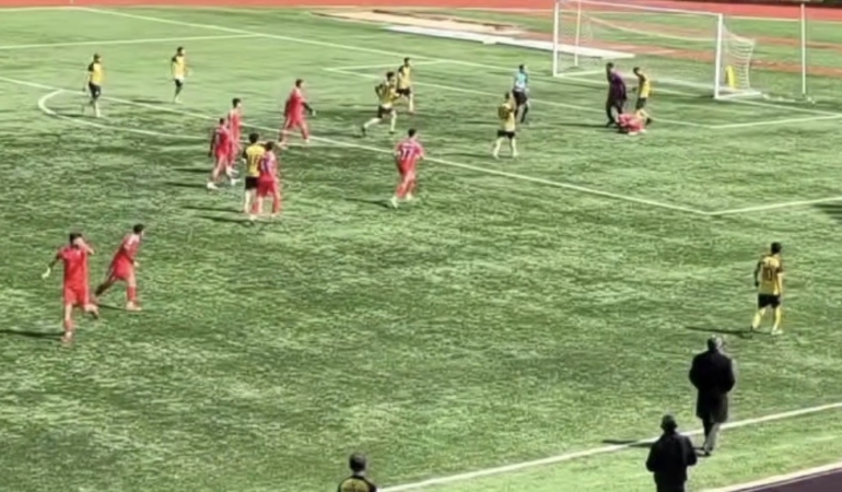 mardinde-penalti-sonrasi-kavga-futbolcu-tutuklandi-MjZZGpSj.jpg