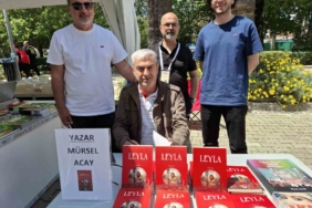 mursel-acay-izmir-kitap-fuarinda-okurlariyla-bulustu-3Mn89cN3.jpg