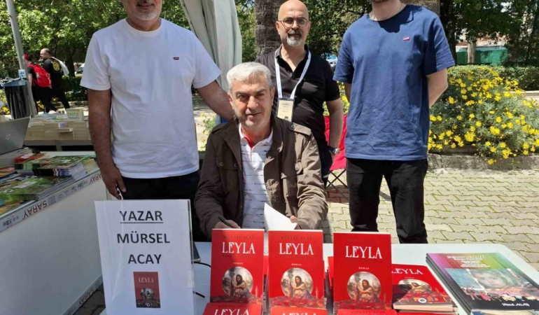 mursel-acay-izmir-kitap-fuarinda-okurlariyla-bulustu-3Mn89cN3.jpg
