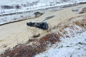 musta-minibus-dereye-uctu-8-kisi-yaralandi-tfalWHgH.jpg