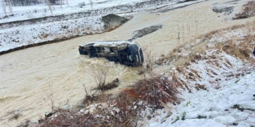musta-minibus-dereye-uctu-8-kisi-yaralandi-tfalWHgH.jpg