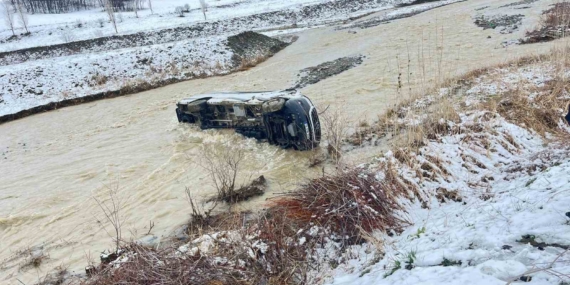 Muş’ta Minibüs Dereye Uçtu: 8 Kişi Yaralandı