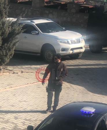 mustafa-turkay-sonelin-sirlarla-dolu-silahli-ve-kamuflajli-fotografi-gun-yuzune-cikti-cmUqYJNS.jpg