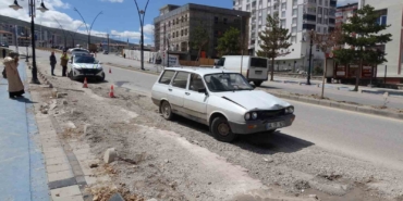 otomobil-ve-kamyonetin-carpismasi-1-kisi-yaralandi-ebzyf24V.jpg