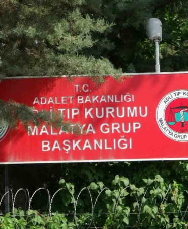 otomobil-ve-motosiklet-carpismasi-1-kisi-hayatini-kaybetti-DxwBJfet.jpg