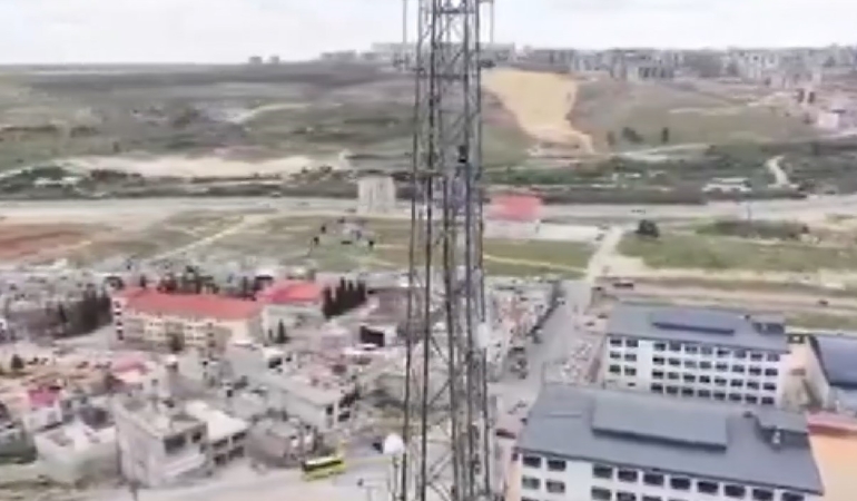 polis-dronu-ile-intihar-girisimi-engellendi-elektrik-diregine-cikan-kisi-kurtarildi-68D3GHIw.jpg
