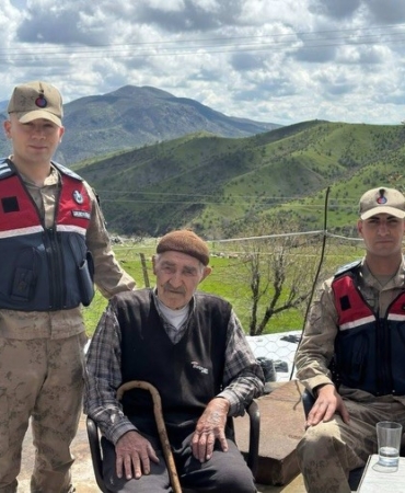 sasonda-jandarma-koy-okullarini-ziyaret-etti-ve-yaslilarla-bulustu-kEjKHRM8.jpg