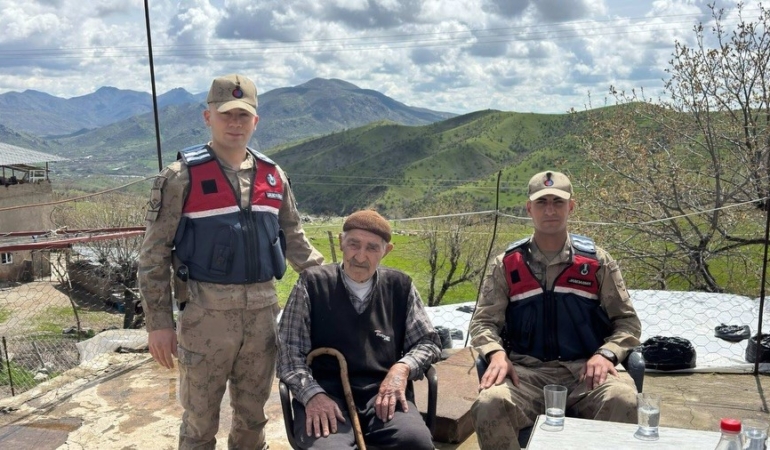 sasonda-jandarma-koy-okullarini-ziyaret-etti-ve-yaslilarla-bulustu-kEjKHRM8.jpg
