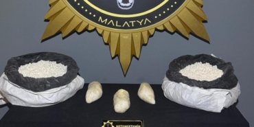 seker-cuvallarinda-ele-gecirilen-3-kilo-uyusturucu-skandali-M7b83Kt5.jpg
