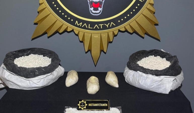 seker-cuvallarinda-ele-gecirilen-3-kilo-uyusturucu-skandali-M7b83Kt5.jpg