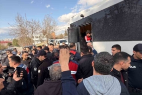 siirtte-annesinin-cenaze-torenine-katilan-fadil-akgunduz-ve-ekipler-arasindaki-tartisma-F6P19xGh.jpg