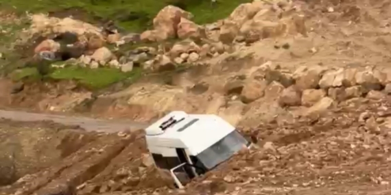 Siirt’te Heyelan Faciası: Minibüs Kayıp!