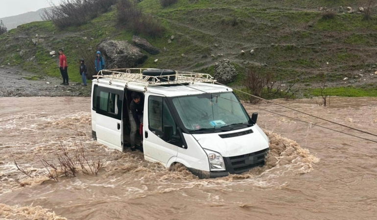 siirtte-sel-felaketi-sonucu-kalp-hastasi-kadin-hayatini-kaybetti-nPLmHn5d.jpg