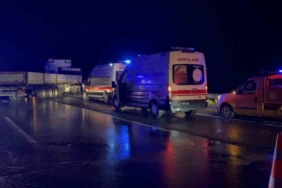 tarsus-adana-gaziantep-otoyolunda-kamyonet-ve-tir-carpisti-1-olu-1-yarali-FA5SngzM.jpg