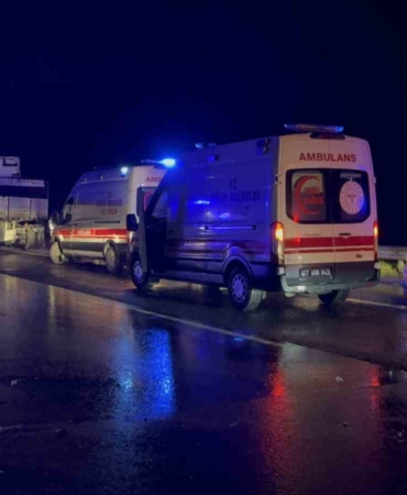 tarsus-adana-gaziantep-otoyolunda-kamyonet-ve-tir-carpisti-1-olu-1-yarali-FA5SngzM.jpg