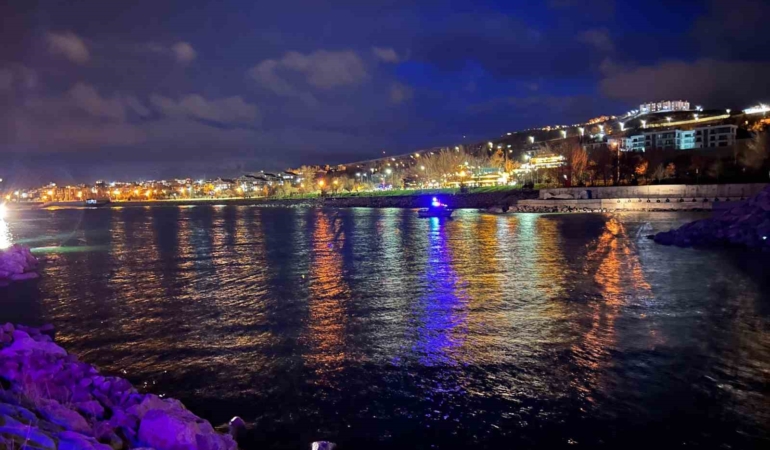 van-golunde-dusen-kisi-icin-acil-kurtarma-operasyonu-B3CgG1bJ.jpg