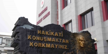 yalova-il-emniyet-muduru-yilmaz-delen-gulistan-doku-davasinda-erzurum-adliyesinde-tanik-olarak-ifade-rlLD2g2T.jpg