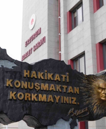 yalova-il-emniyet-muduru-yilmaz-delen-gulistan-doku-davasinda-erzurum-adliyesinde-tanik-olarak-ifade-rlLD2g2T.jpg