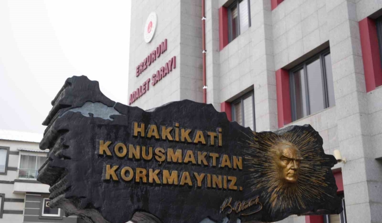 yalova-il-emniyet-muduru-yilmaz-delen-gulistan-doku-davasinda-erzurum-adliyesinde-tanik-olarak-ifade-rlLD2g2T.jpg