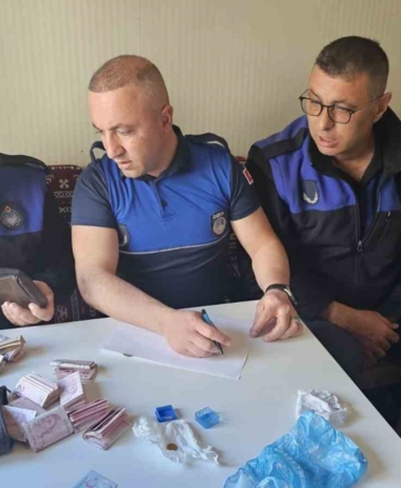 zabita-tarafindan-bulunan-para-ve-altin-sahibine-teslim-edildi-sasirtici-gelisme-XCSHJNcF.jpg
