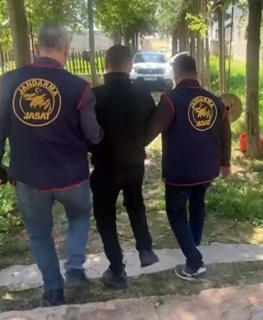 40-yil-hapis-cezasiyla-aranan-sahis-bag-evinde-ele-gecirildi-4UjW33sg.jpg