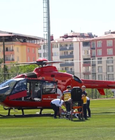acil-hava-ambulansi-7-aylik-bebegi-kurtarmak-icin-gokyuzune-yukseldi-zrASaKMU.jpg