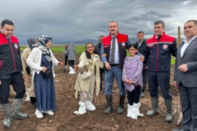 agrida-2500-ciftciye-50000-meyve-fidani-dagitimi-yapildi-YdtqqIL6.jpg