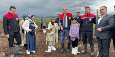 agrida-2500-ciftciye-50000-meyve-fidani-dagitimi-yapildi-YdtqqIL6.jpg
