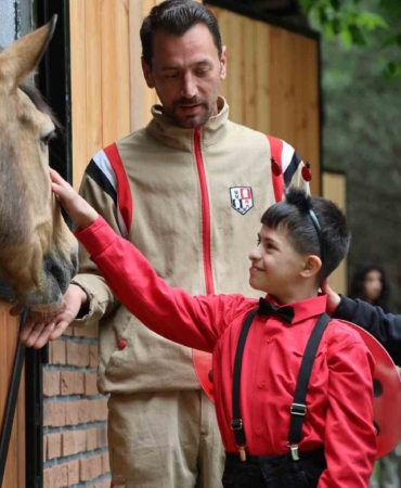 akademisyenler-ve-ozel-cocuklar-icin-at-terapisi-etkinligi-birlikte-ogrenme-deneyimi-9K7vTuF1.jpg