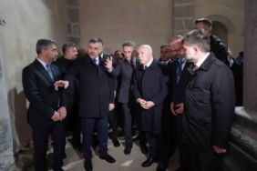 bakan-ciftci-erzurumdaki-fetih-camii-restorasyonunu-yerinde-inceledi-eaTUF66v.jpg