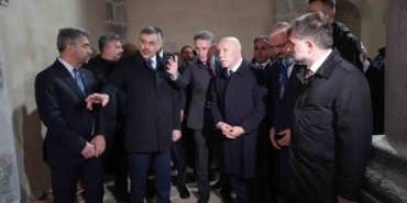 bakan-ciftci-erzurumdaki-fetih-camii-restorasyonunu-yerinde-inceledi-eaTUF66v.jpg