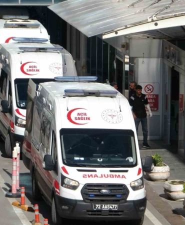 batmanda-bicakli-kavga-bir-yarali-ve-gundem-katan-olay-SSFneLZE.jpg