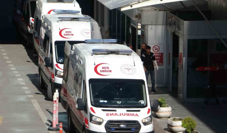 batmanda-bicakli-kavga-bir-yarali-ve-gundem-katan-olay-SSFneLZE.jpg