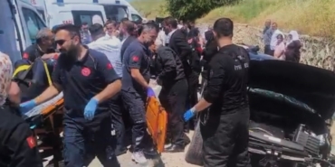 batmanda-istinat-duvarina-carpan-aracta-5-kisi-yaralandi-A8Dd9OsA.jpg