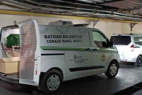 batmanda-otomobil-carpan-cocuk-hayatini-kaybetti-5GQeuABz.jpg