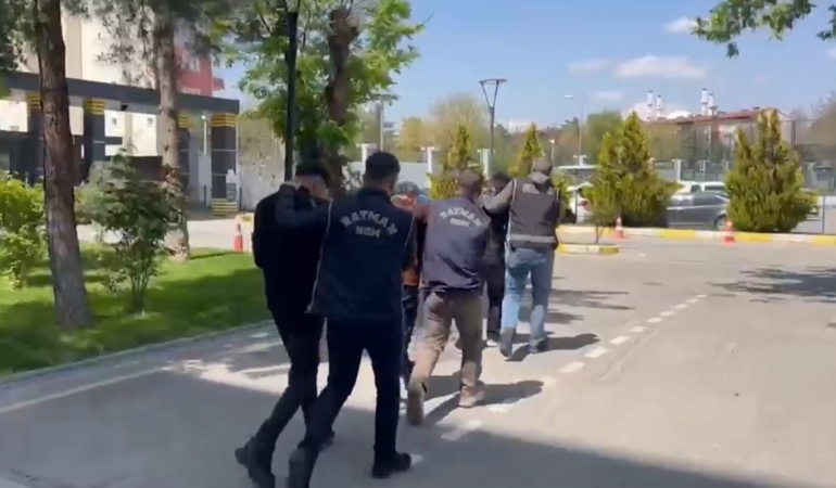 batmanda-silah-operasyonu-13-tabanca-ele-gecirildi-A6H7UCHY.jpg