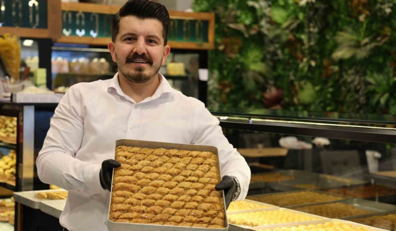 bayramda-baklava-tuketiminde-buzdolabi-ve-tepsi-agirligina-dikkat-dNDUtuu9.jpg