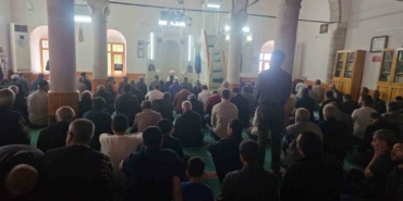 bayramin-ucuncu-gunu-cami-dolu-cuma-namazinda-vatandaslarin-yogun-katilimi-VJvf1n3w.jpg