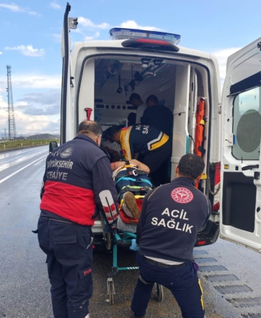 caldiranda-trafik-kazasi-5-kisi-yaralandi-LtsgIOGV.jpg