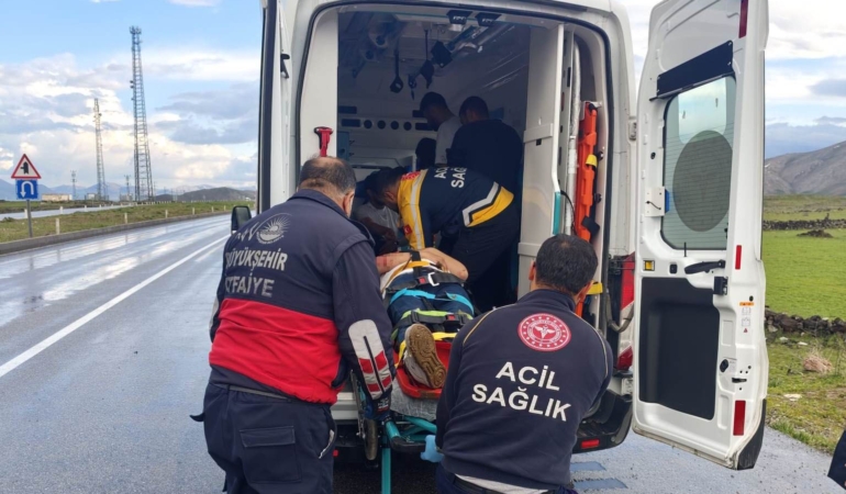 caldiranda-trafik-kazasi-5-kisi-yaralandi-LtsgIOGV.jpg