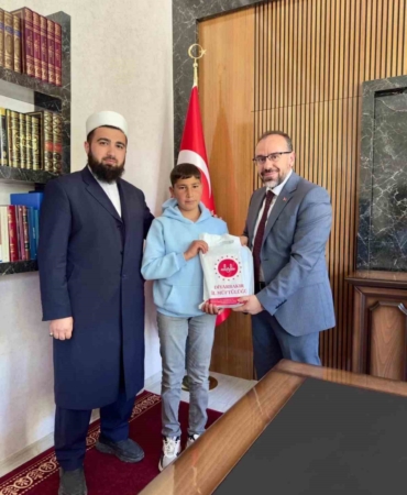 cami-insaatina-destek-veren-genc-odule-layik-goruldu-SGcm6XHx.jpg